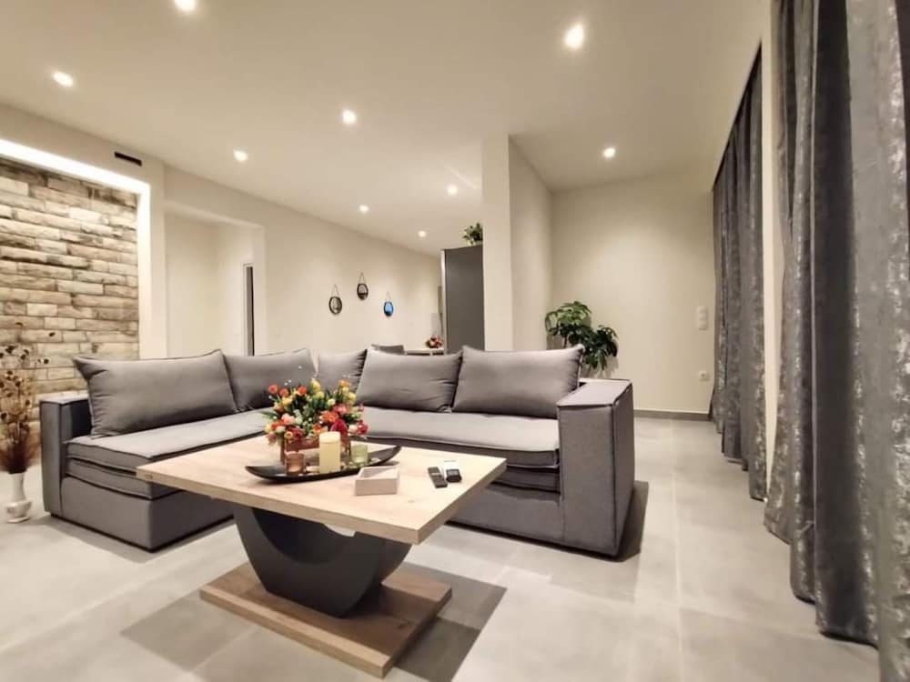 Aqua Luxury Suites 54/76