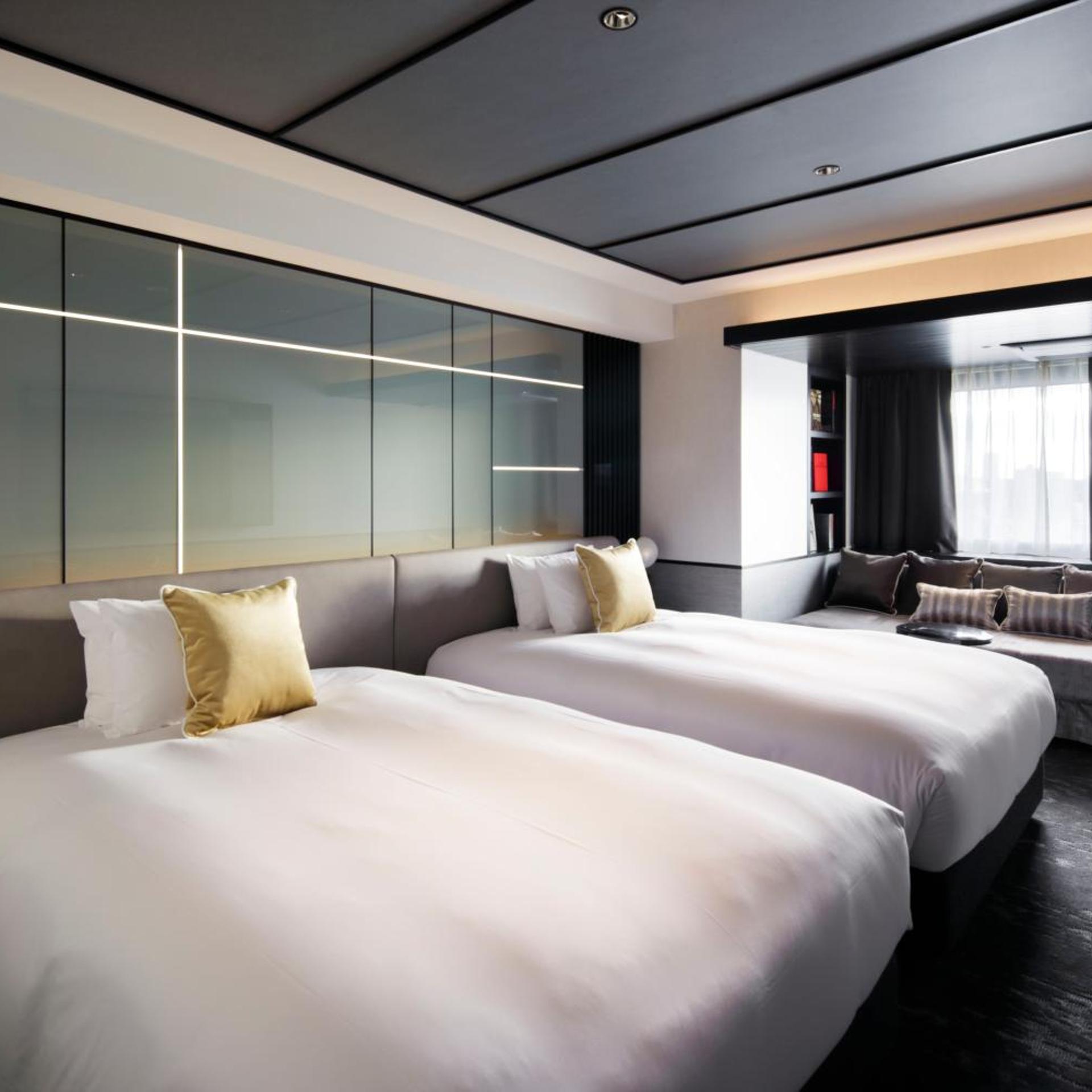 Suite, Cross Floor