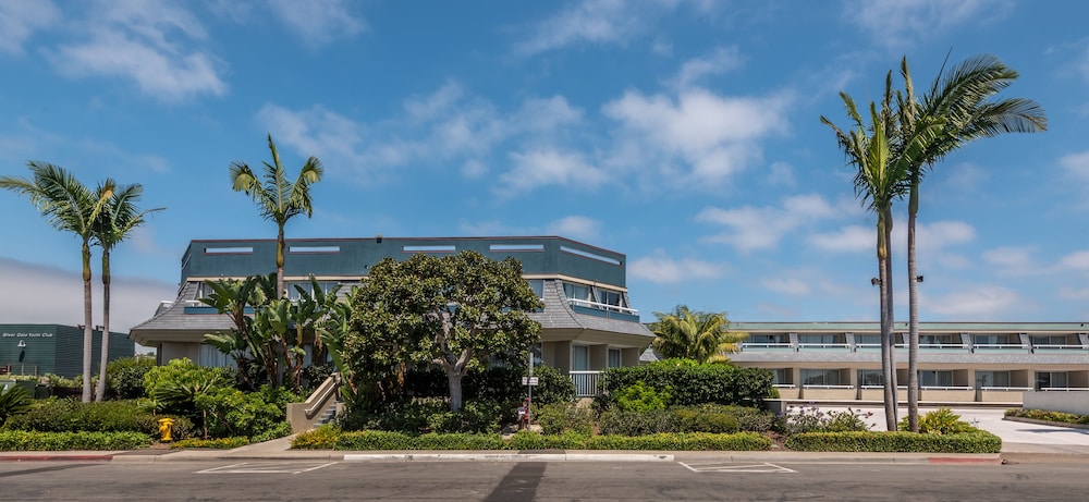 Bay Club Hotel & Marina 9/65