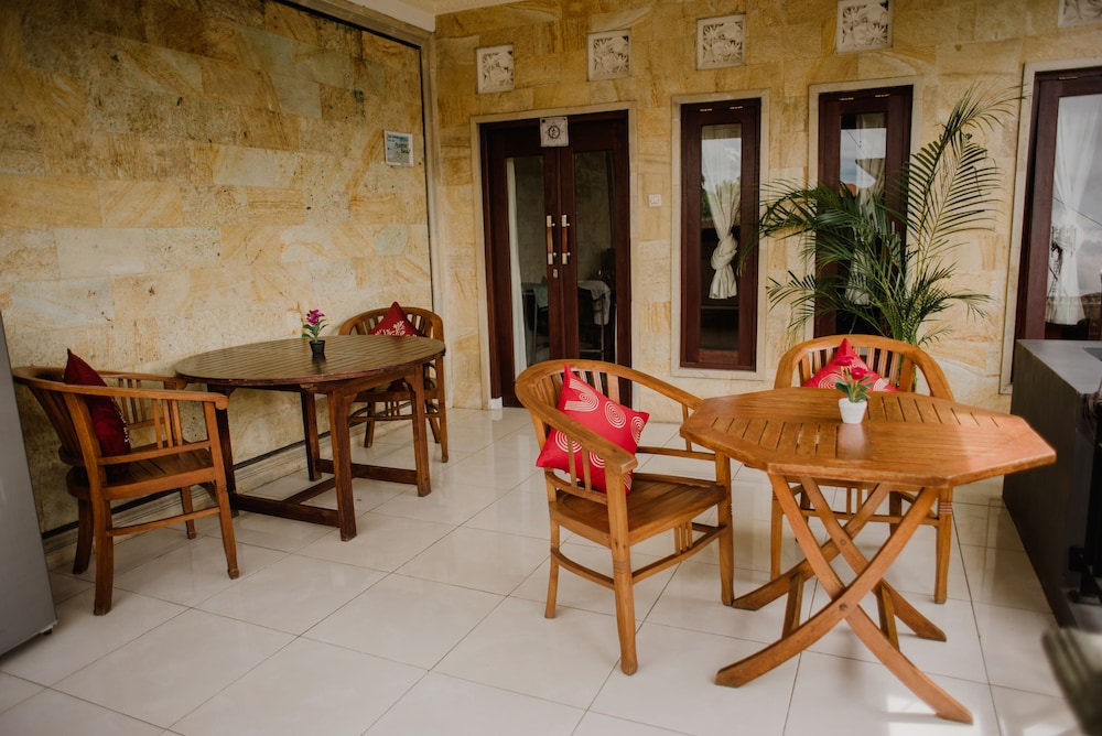 Nyoman Warta Accommodation 23/25