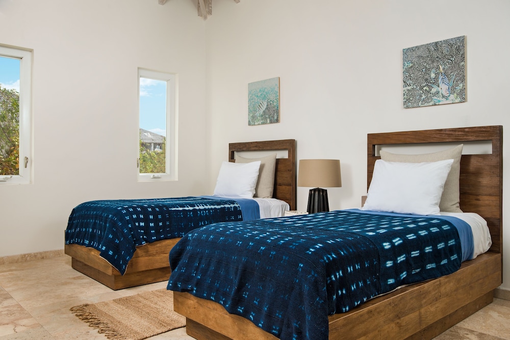 SAILROCK RESORT 29/80