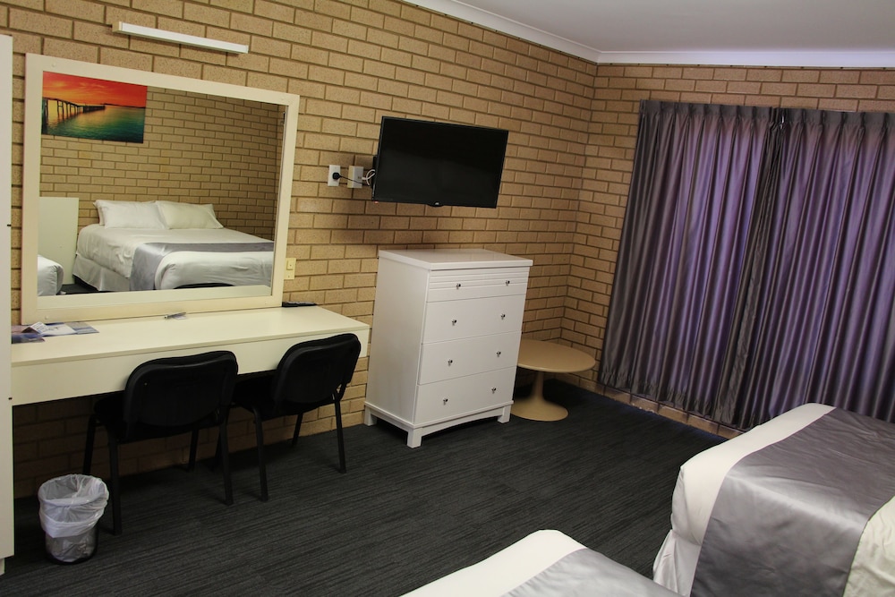 Carnarvon Motel 51/60