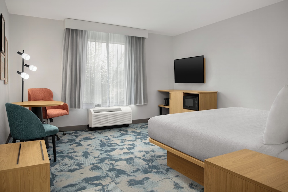 ROOM, KING BED