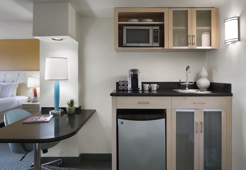 EXECUTIVE, SUITE