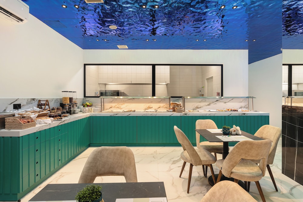 Elia Sea Suites 54/72