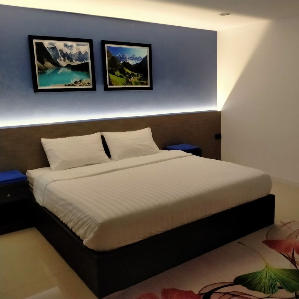 Poonsuk Place Hotel 8/22