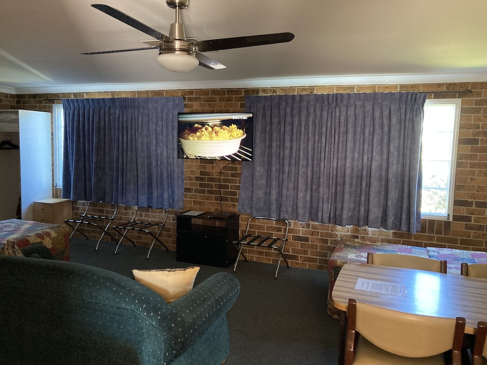 Golden Grain Motor Inn 36/62