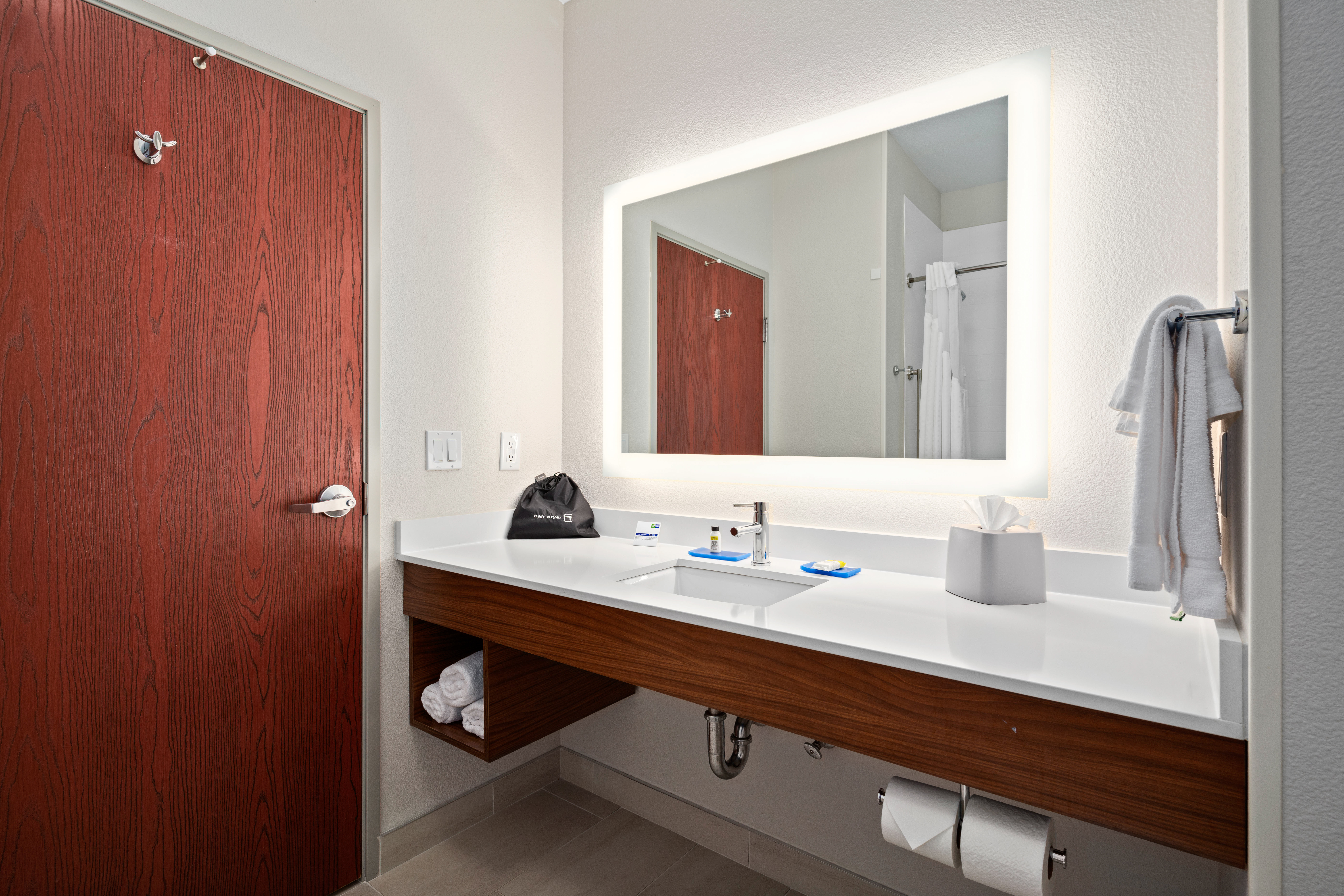 Room, 2 Queen Beds, Holiday Inn Express Hotel And Suites Van Buren Ft Smith Area 7/10