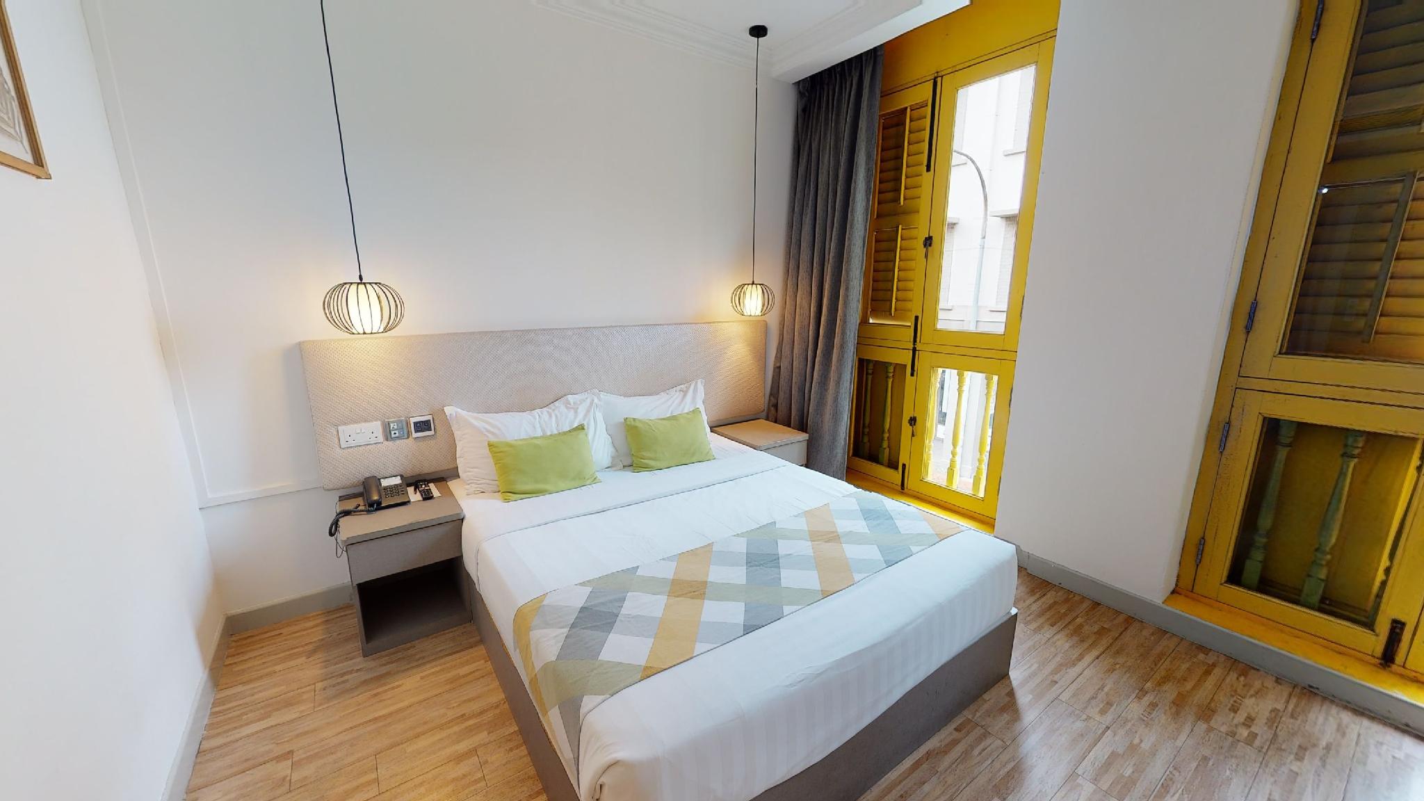 Deluxe, Queen Bed