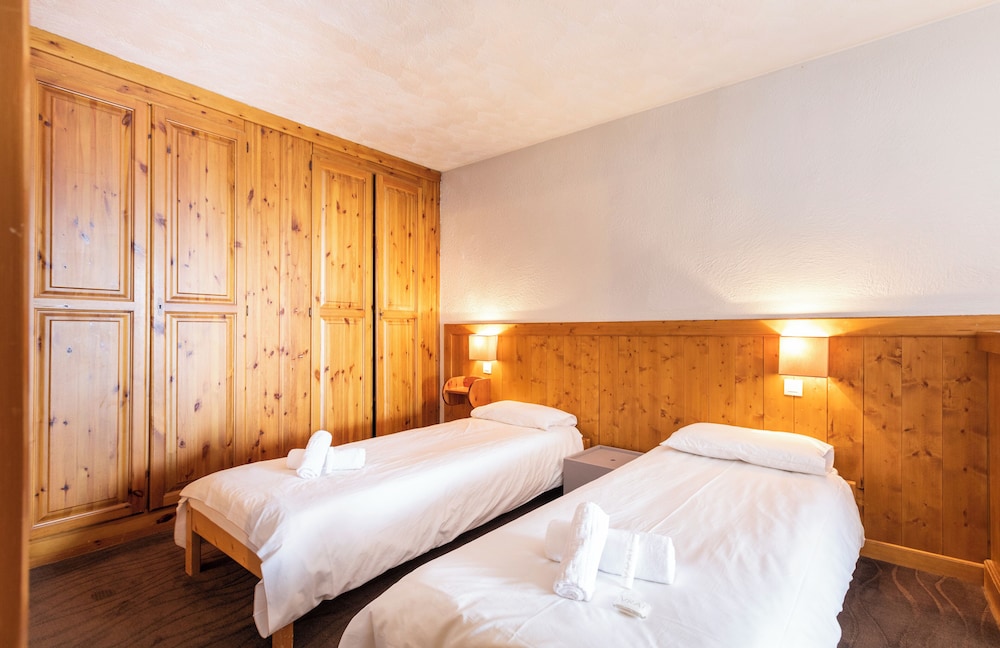Mezzanine, Apartment, 1 Double and 4 Single Beds