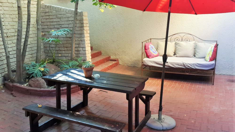 Pumleni Guesthouse 25/50