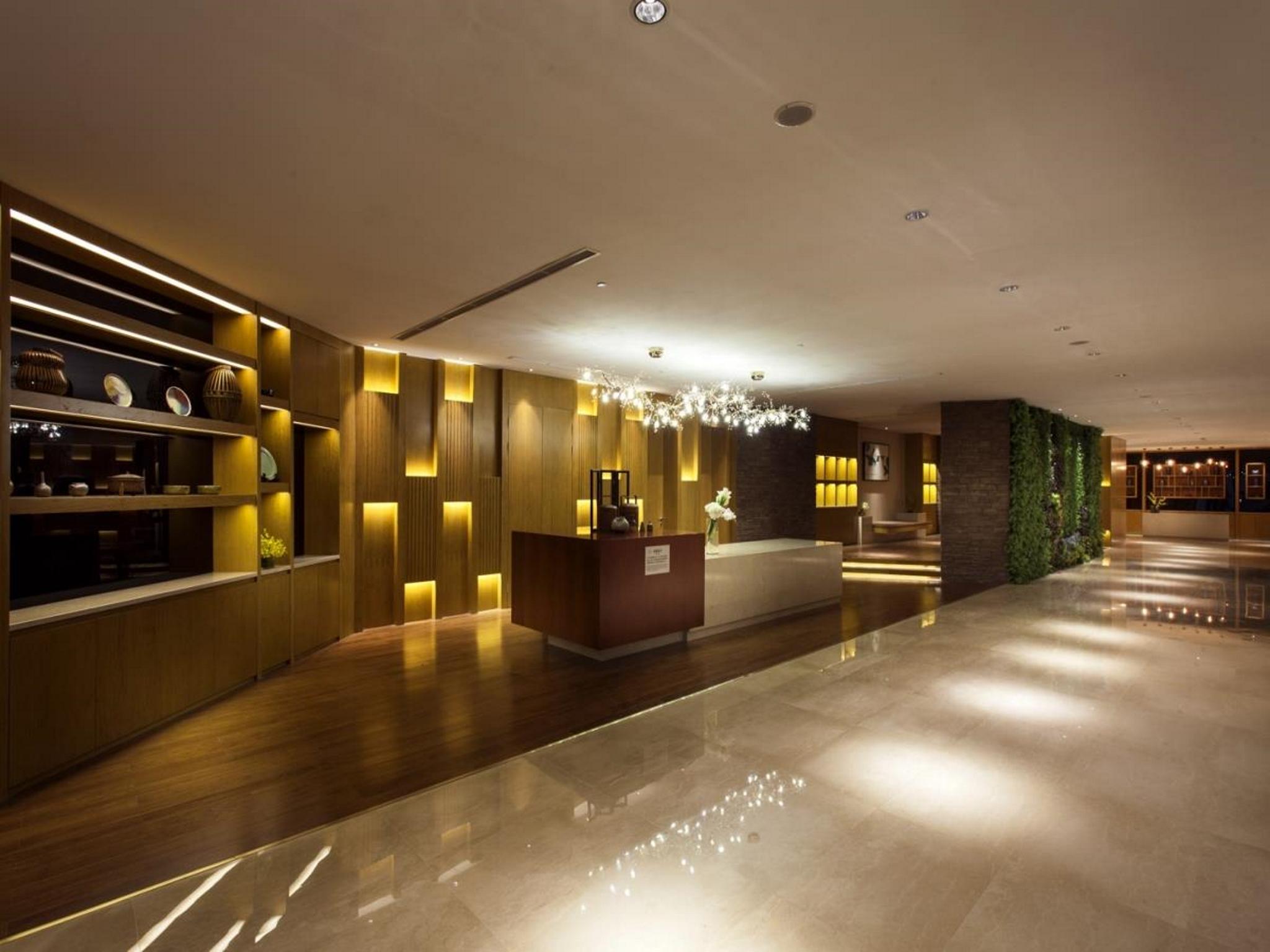 Ming Du Lakeside Hotel 5/30