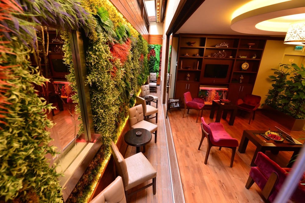 Golden Siyav Hotel 70/75