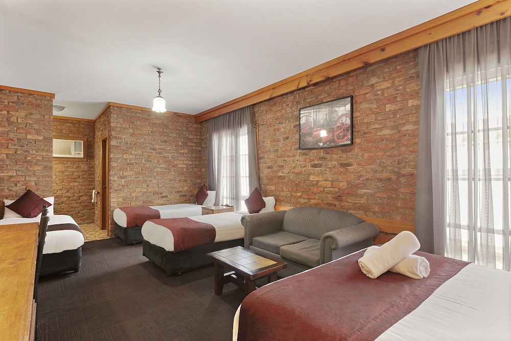 The Settlement Historic Hotel 24/32