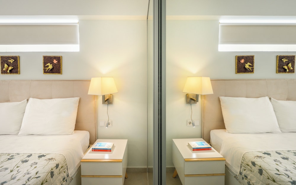 Elpiniki Luxury Apartments 28/66