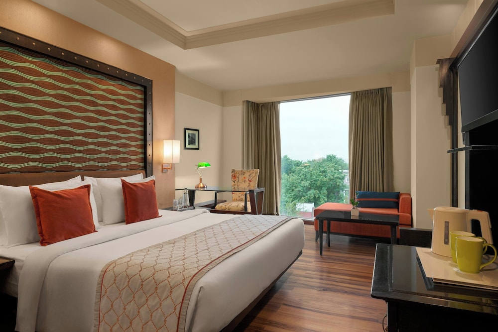 CLASSIC, KING BED, WITH VIEW