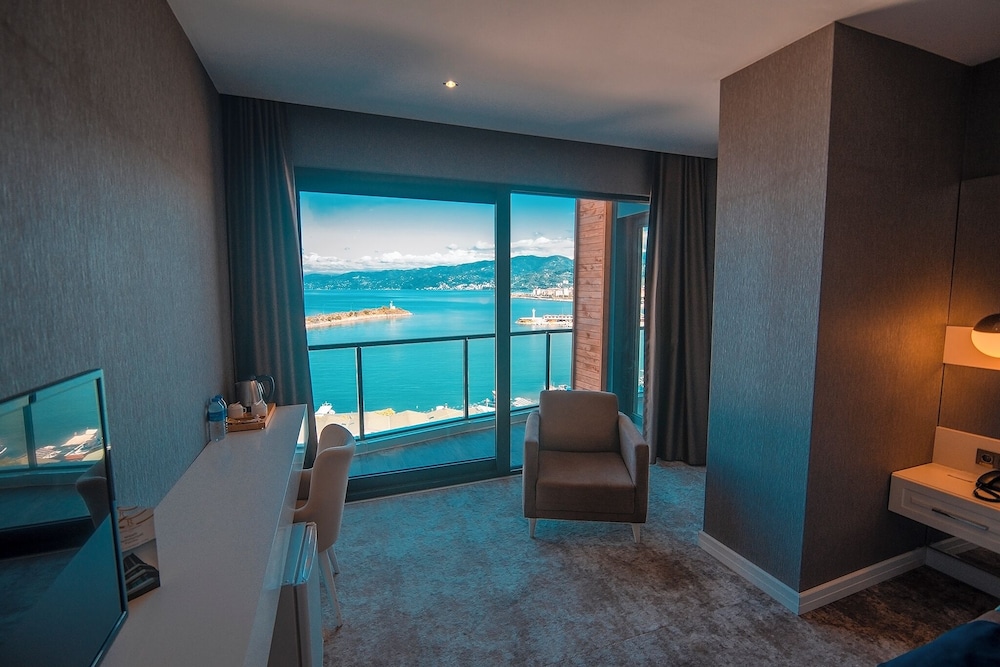 Royal Comfort Hotel 25/50