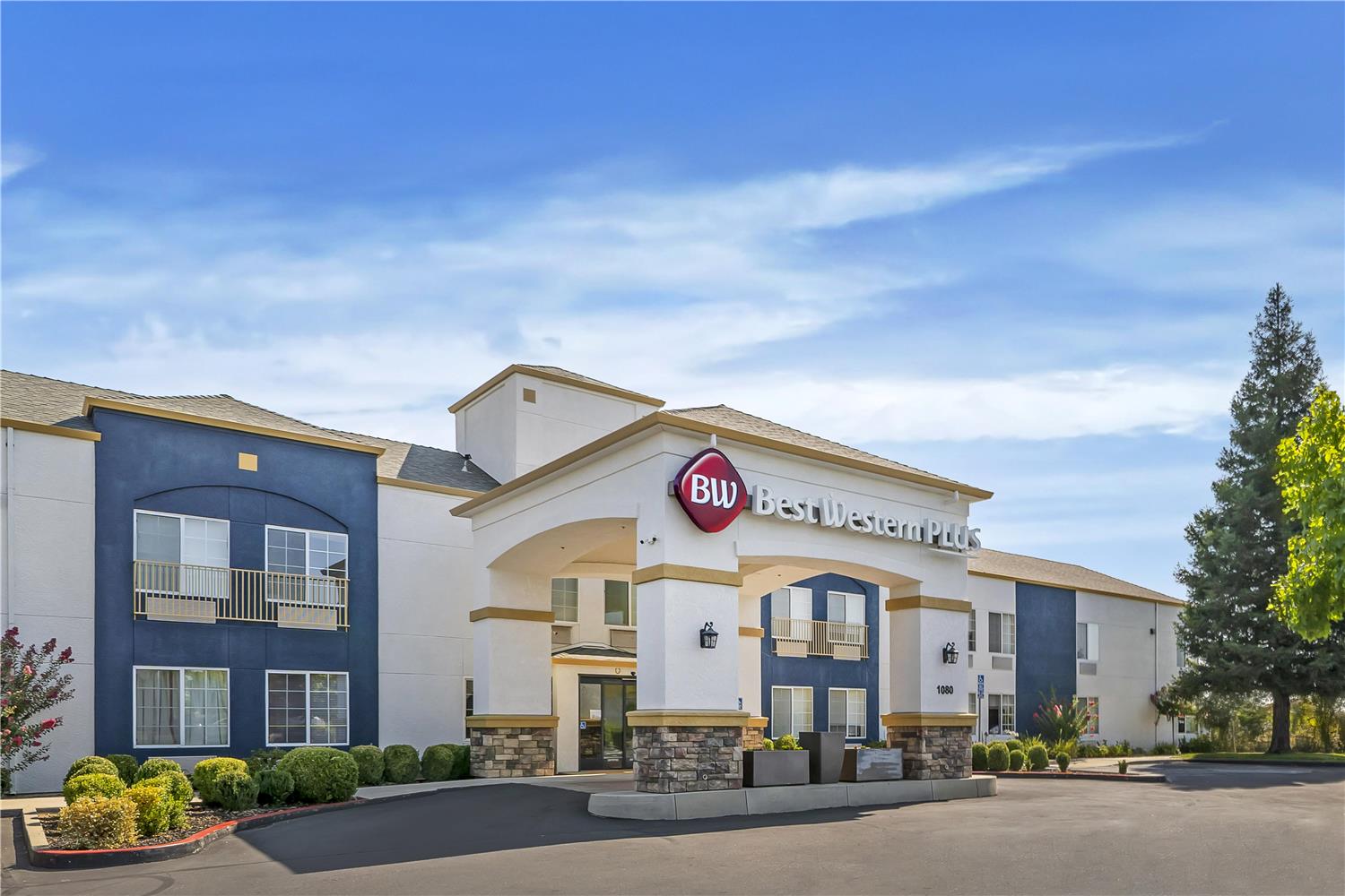 Best Western Plus Twin View Inn & Suites 13/16
