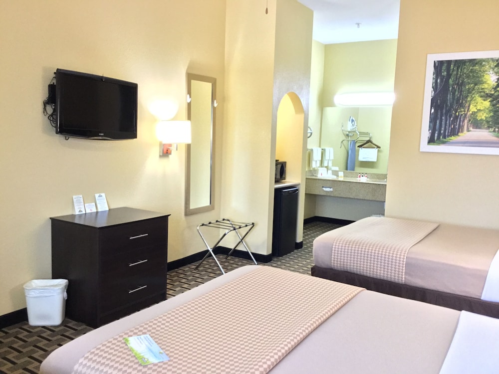 Days Inn By Wyndham Baytown East 34/50