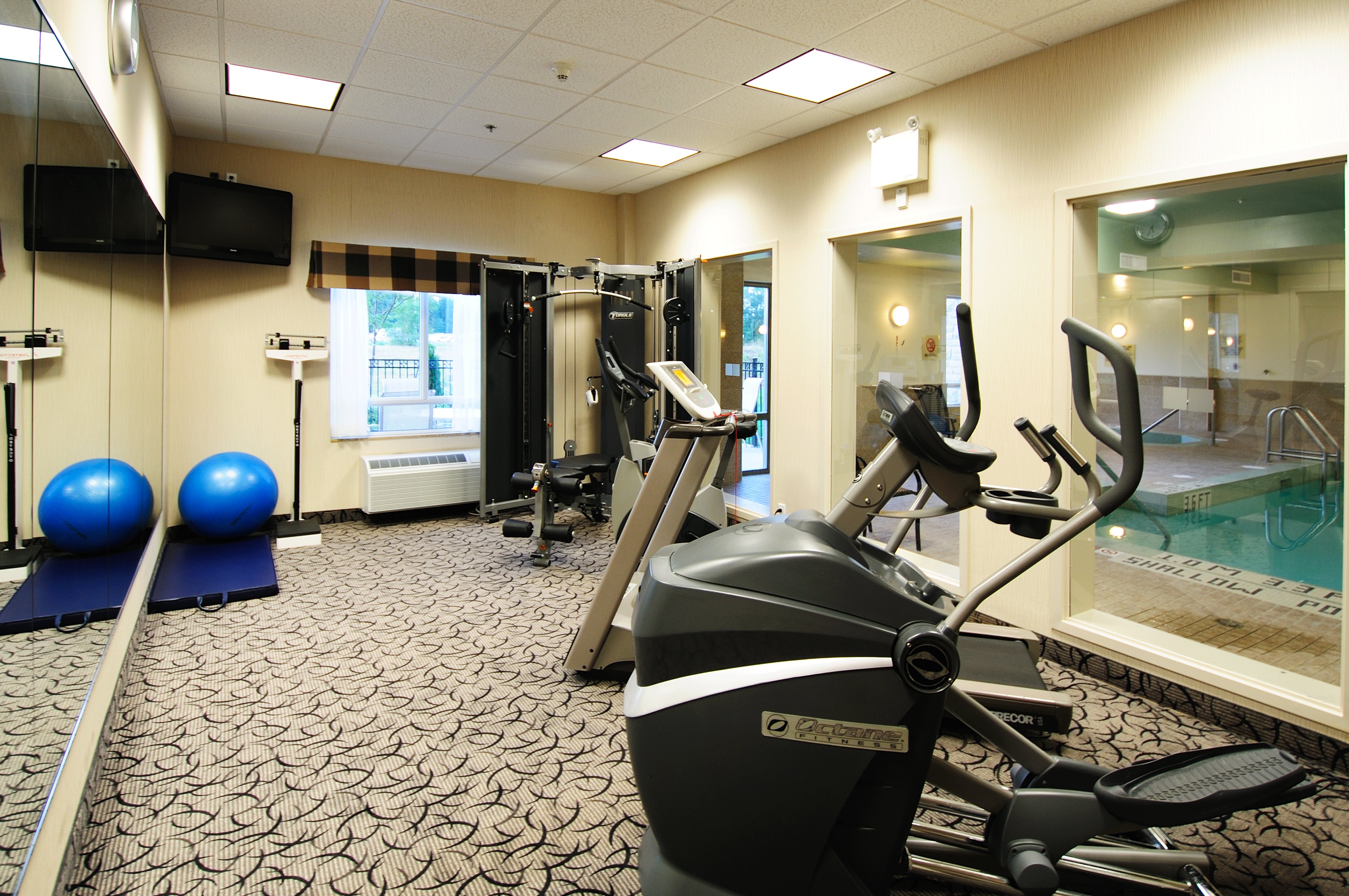 Holiday Inn Express Hotel Suites Ottawa Airport 13/18