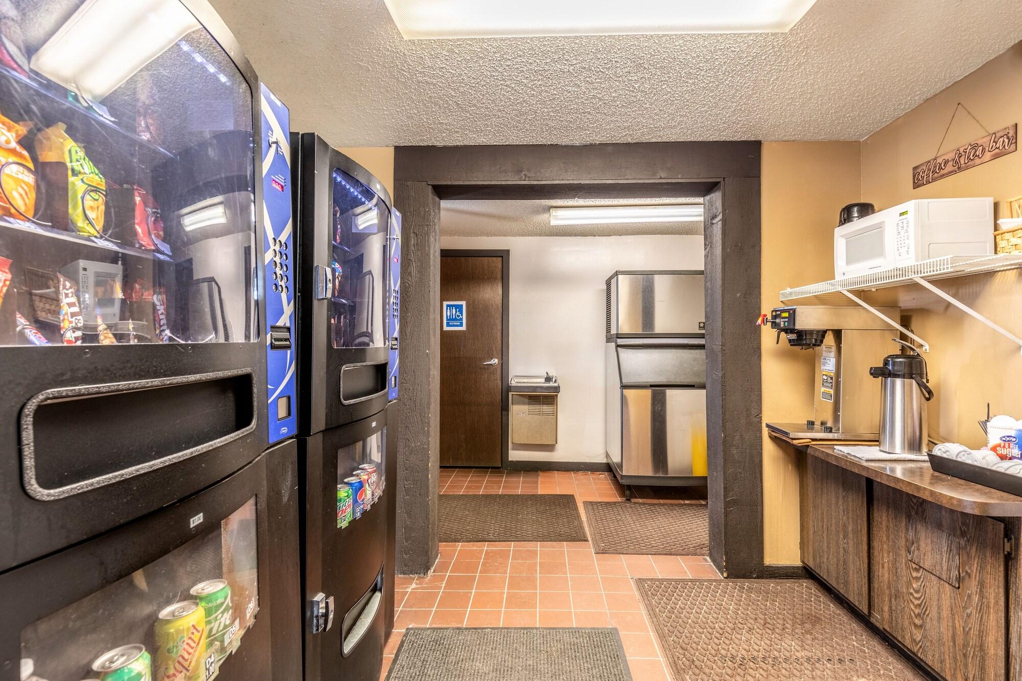 Rodeway Inn & Suites I-94 Kenosha 25/26