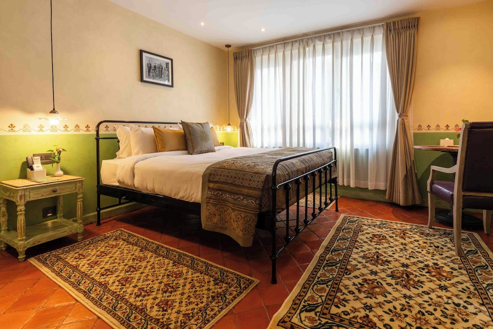 CLASSIC, DELUXE, DOUBLE BED