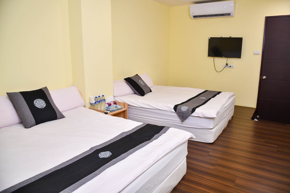 Standard, Quadruple, 2 Double Beds, No Window