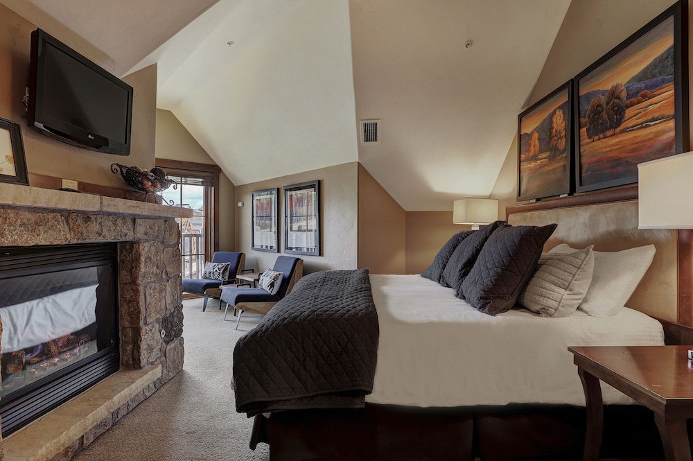 Crystal Peak Lodge 26/74