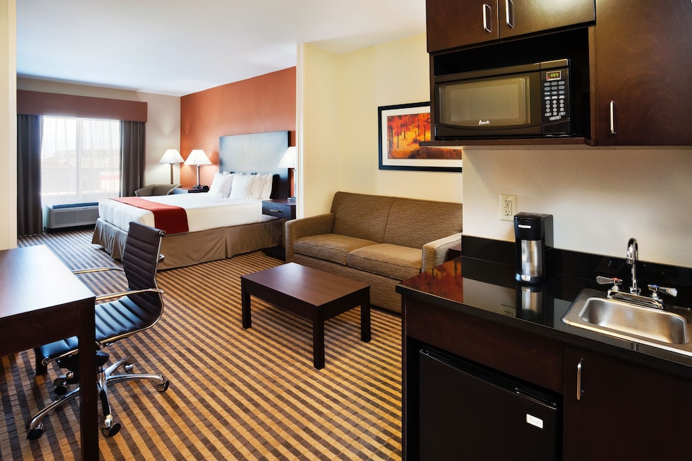 Holiday Inn Express Suites Charlotte Southeast Matthews 30/48