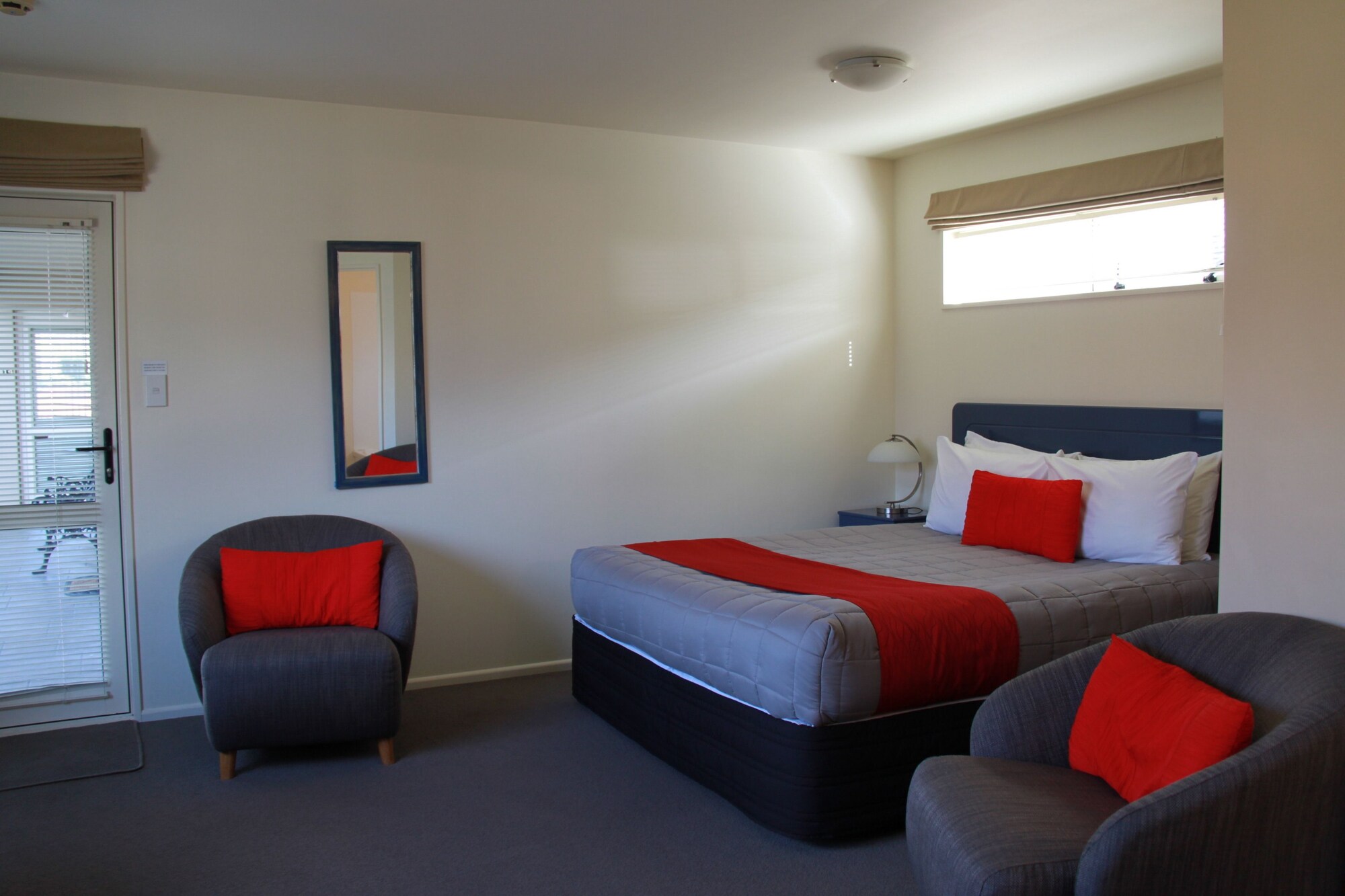 STUDIO, SUITE, KING BED