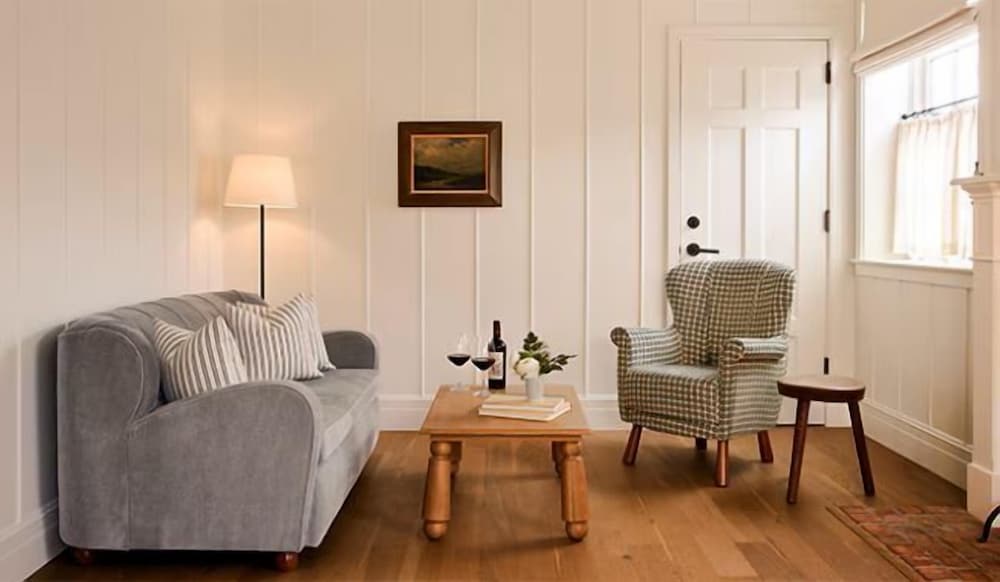Canoe Place Inn & Cottages 33/50