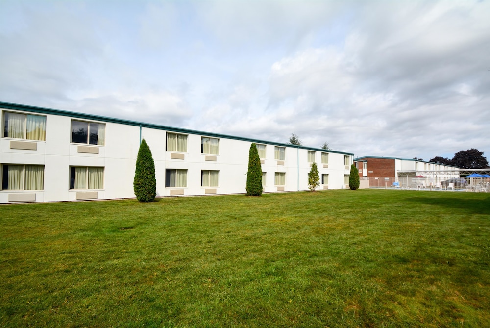 Motel6 Warwick, RI - Providence Airport - I-95 6/38