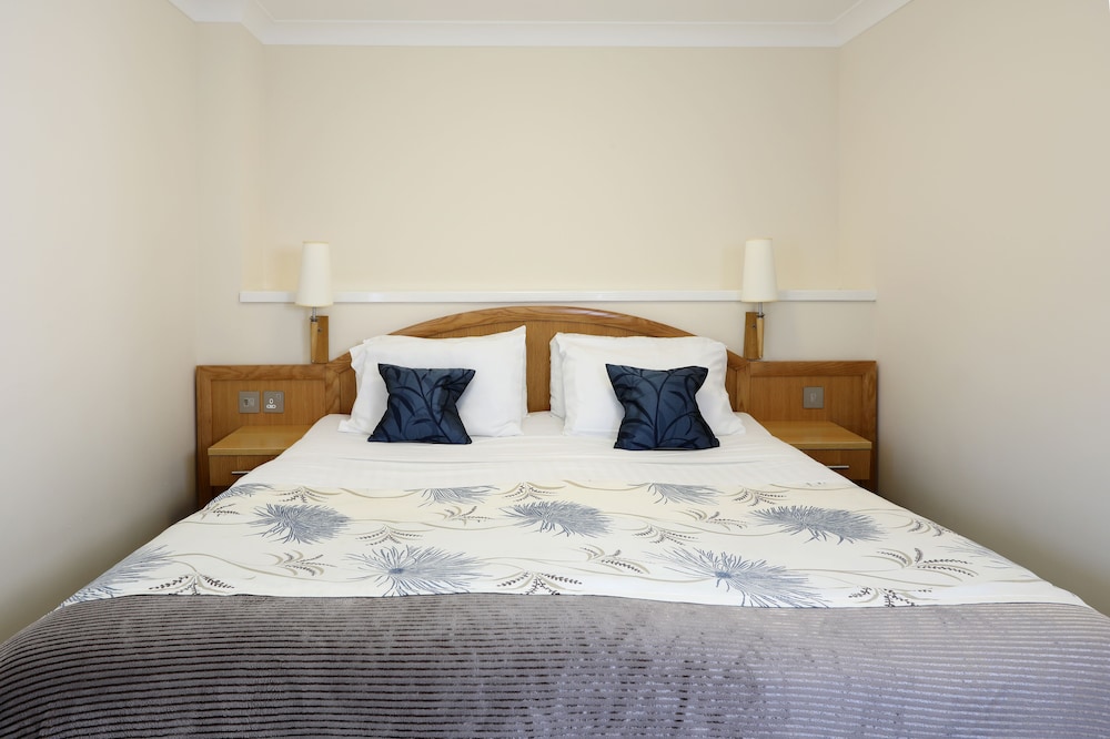 Woodland Bay Hotel 5/50