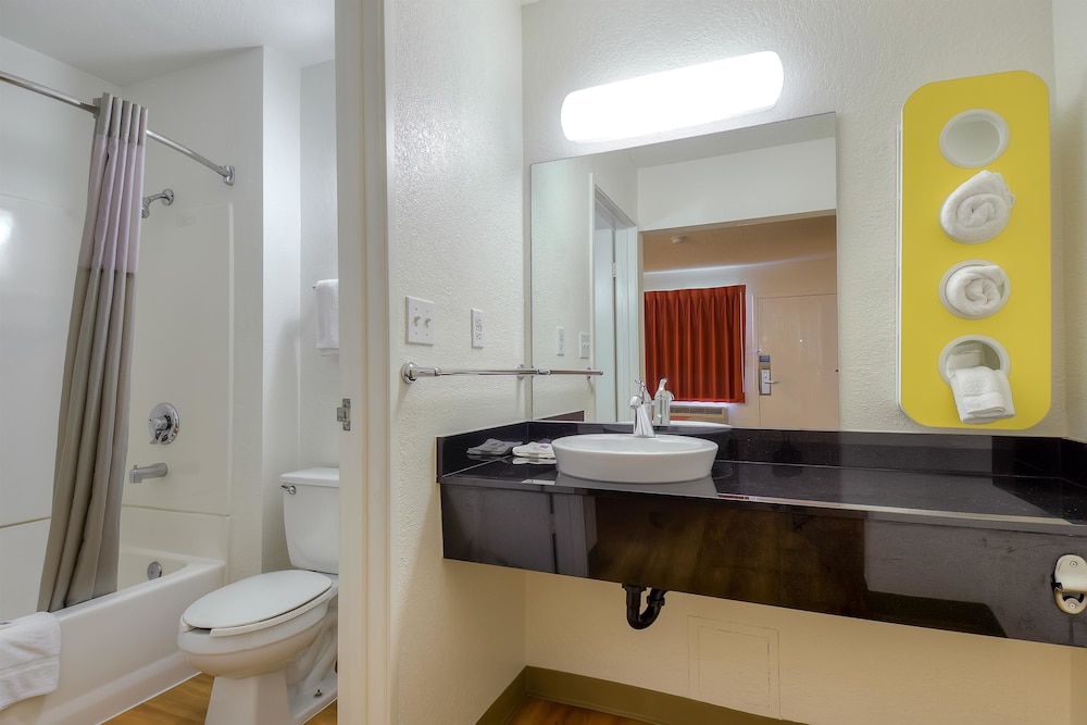 Motel6 San Diego, CA - North 27/61
