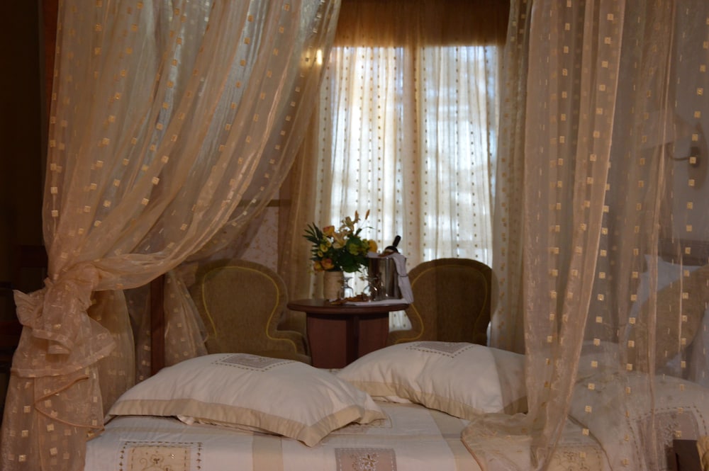 Hani Zisi Hotel 13/50