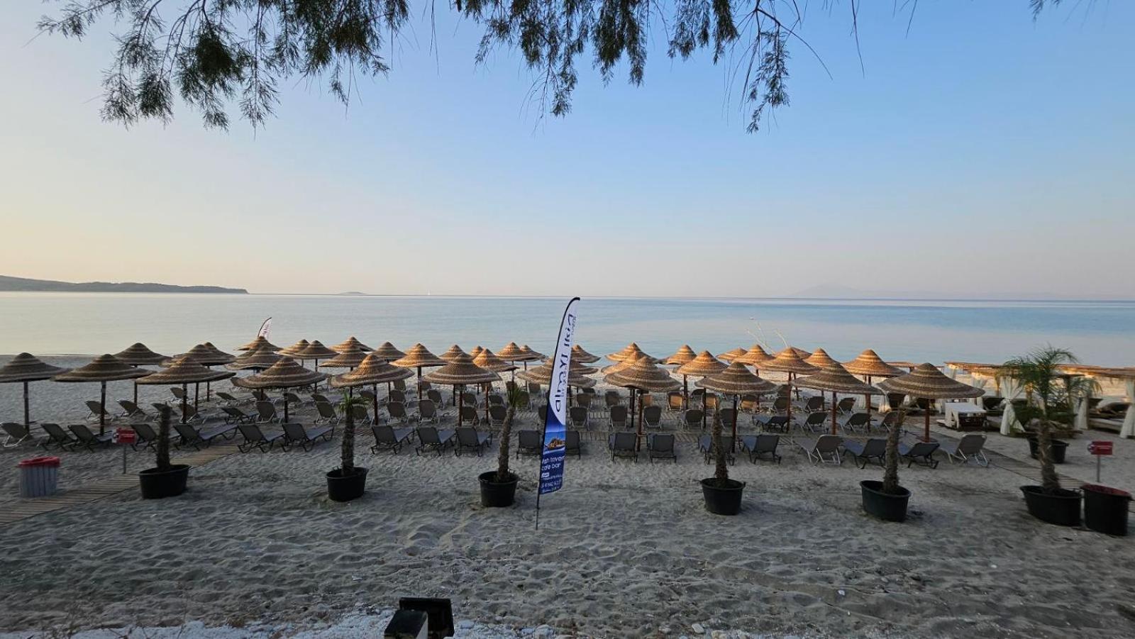 Grand Beach Hotel 60/67