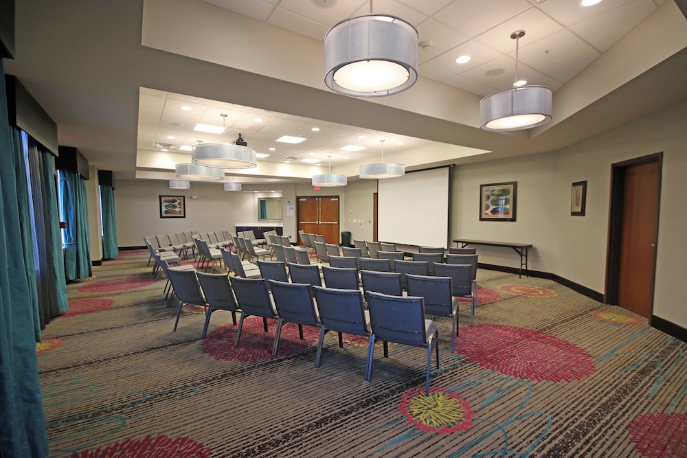 Holiday Inn Express And Suites Charlotte North 35/49