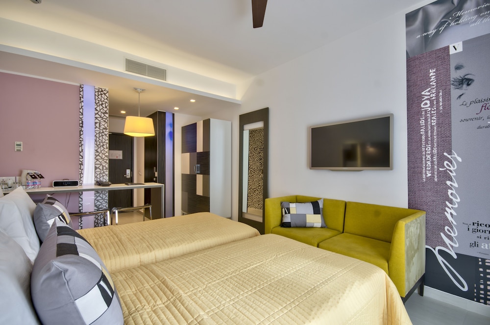 Valentina Hotel 12/50