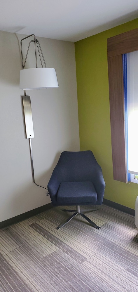 Holiday Inn Express Hotel And Suites Kinston 58/72