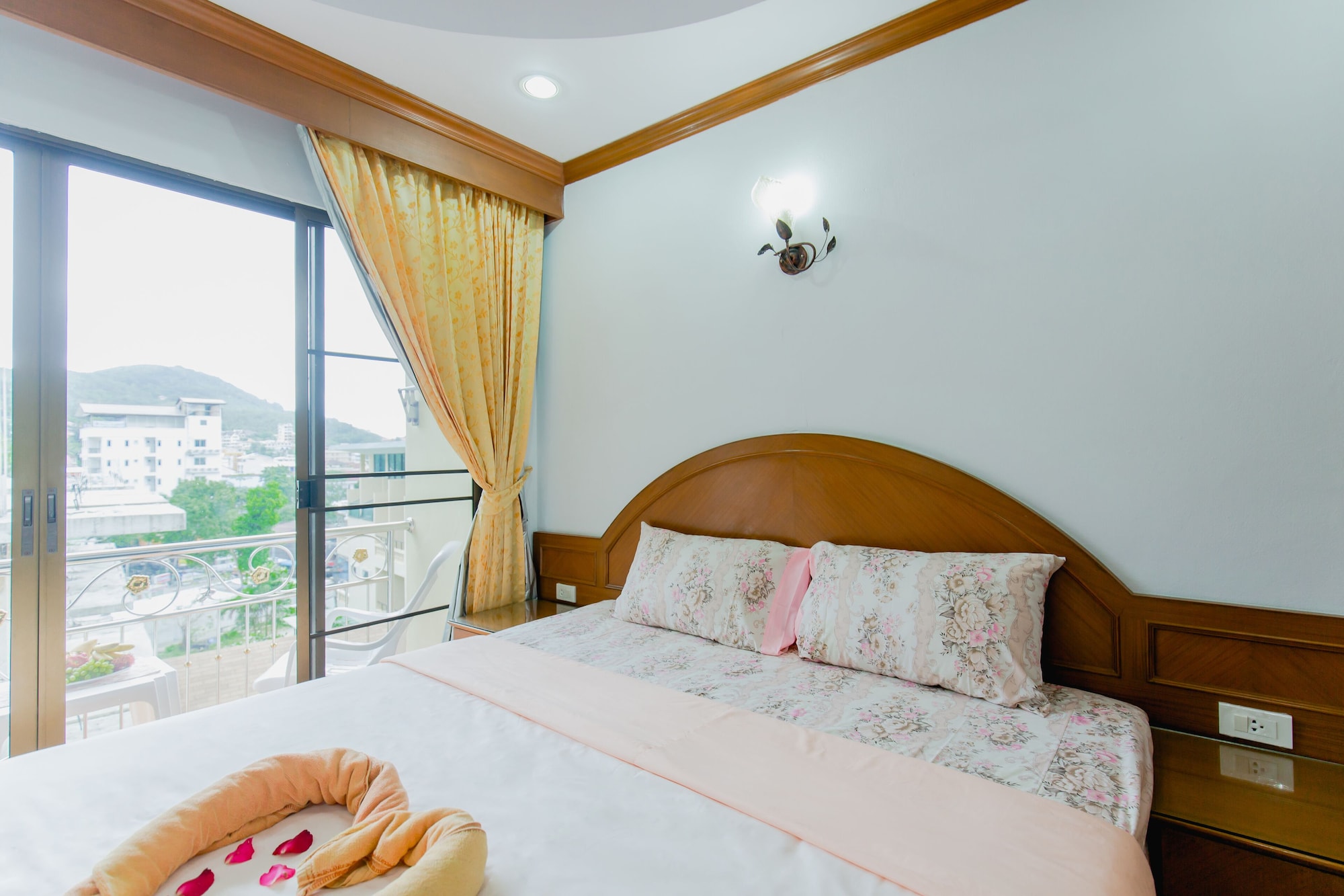 2 BEDROOMS, DELUXE