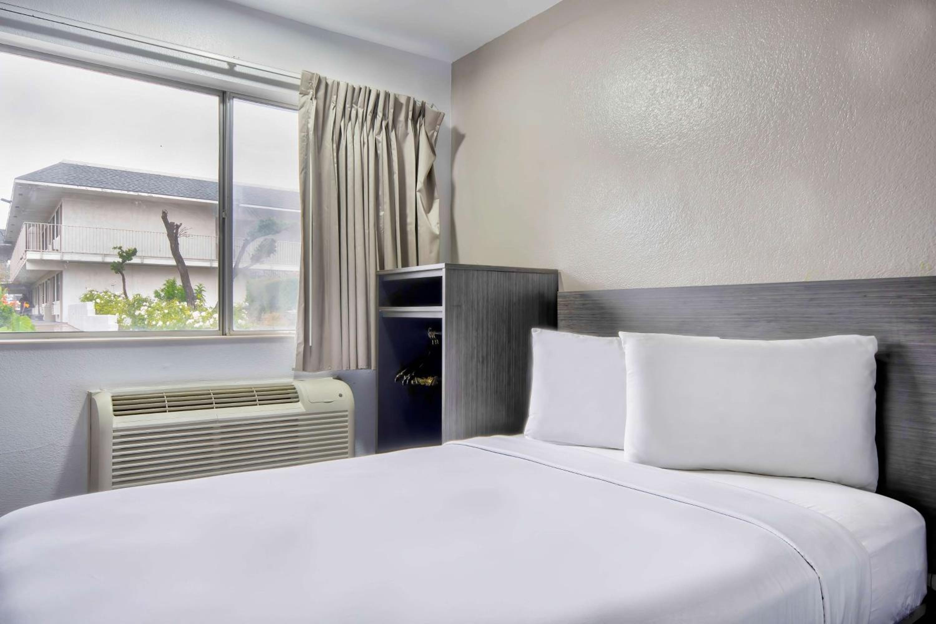 غرفة بسرير مزدوج لذوي الإعاقة، Motel6 Austin, TX - North 2/5