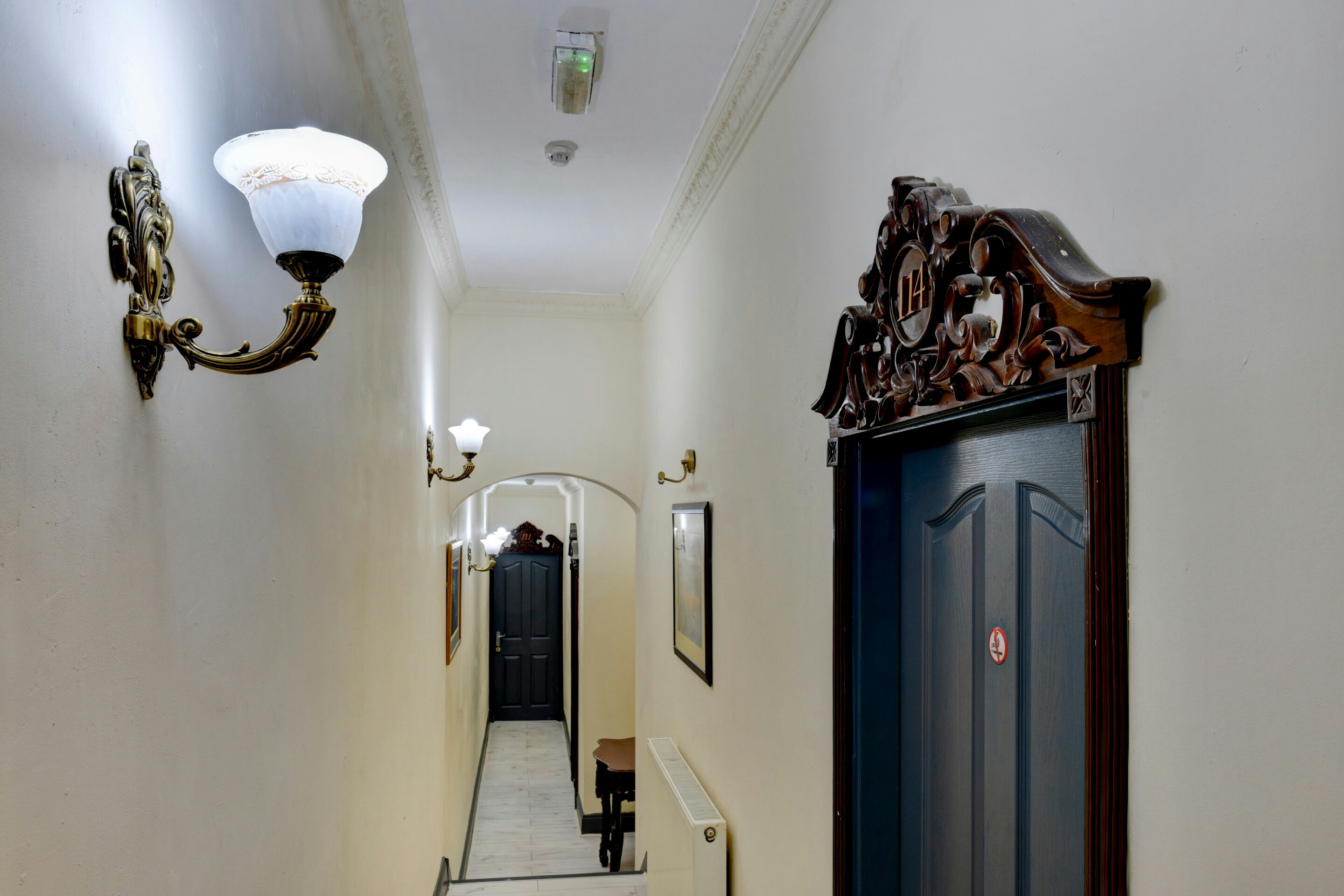 Empire Hotel 24/41