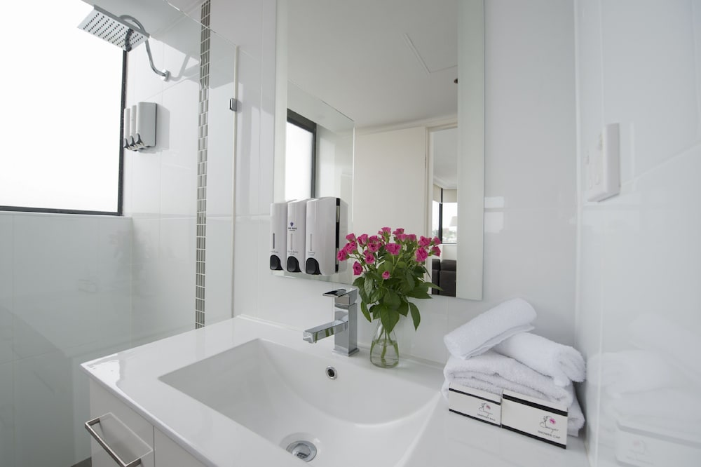 PARK REGIS NORTH QUAY 6/58