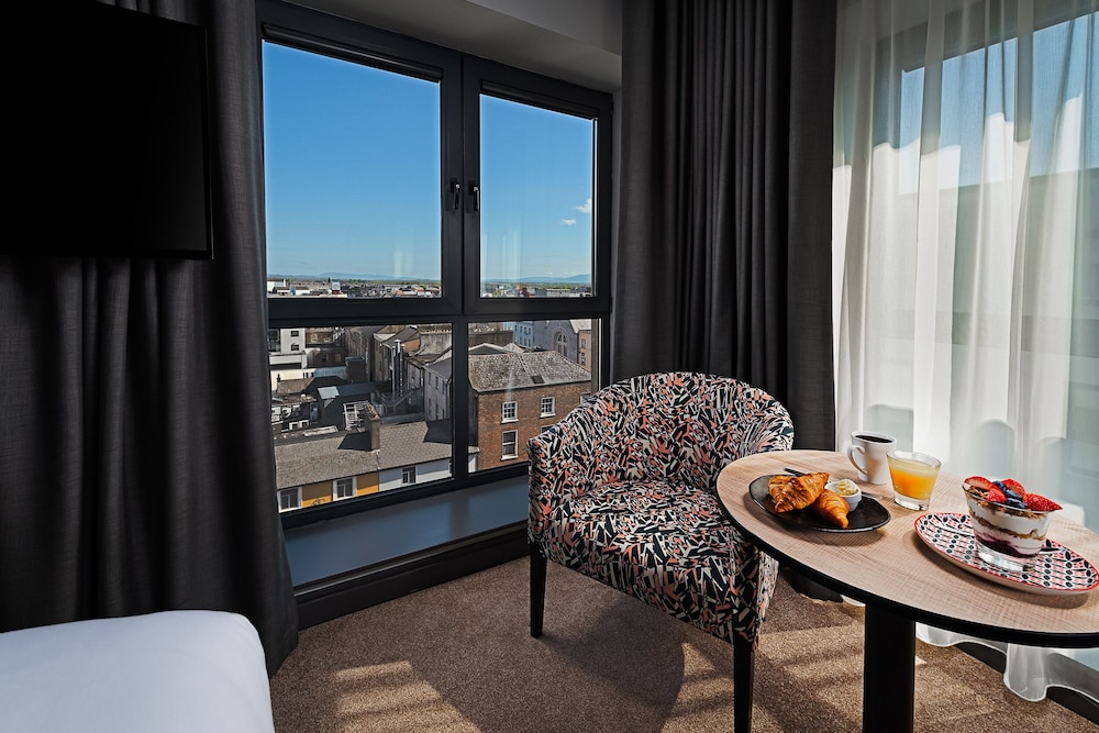 The George Limerick Hotel 40/58
