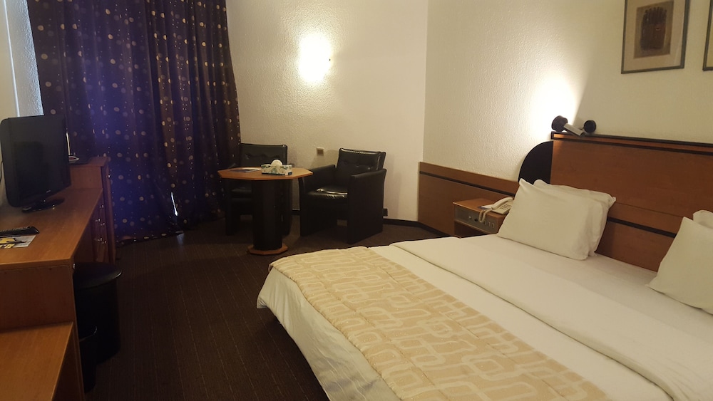 Presidential Hotel 17/50