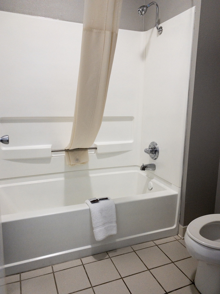 Days Inn by Wyndham North Little Rock/ Maumelle 13/56