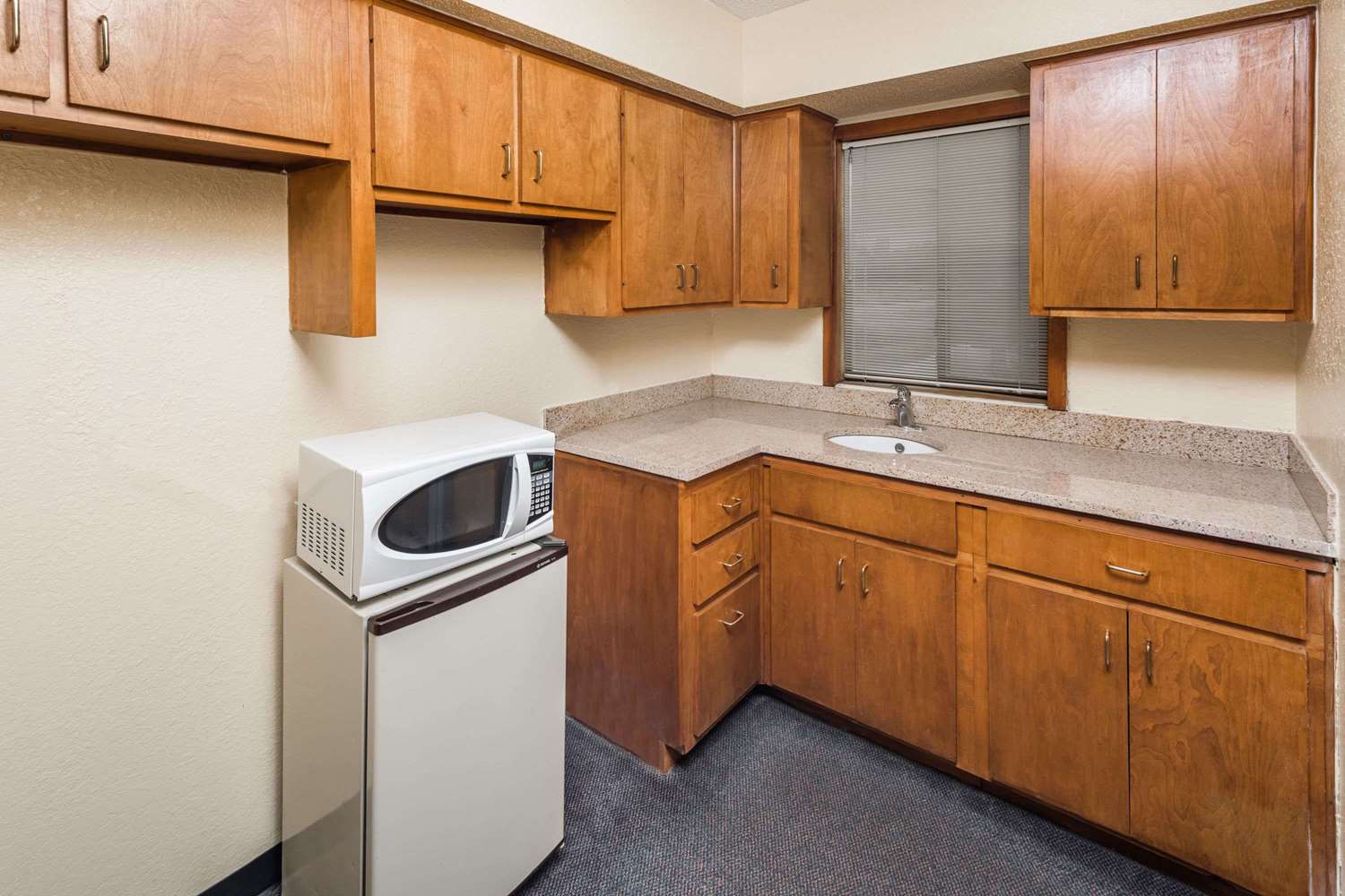 Days Inn by Wyndham Walterboro, SC 6/16