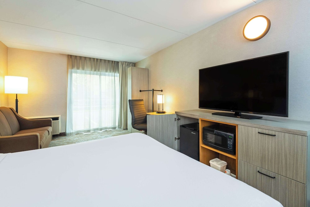 UPGRADE, KING BED