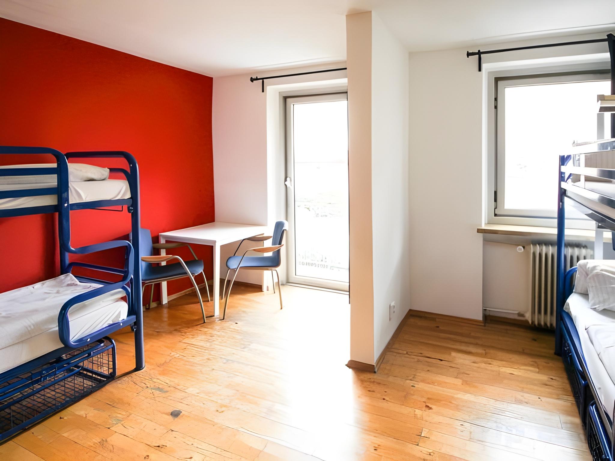 Room, Quintuple, 3 Bunk Beds, Shared Bathroom، The 4 You Hostel Hotel 3/3