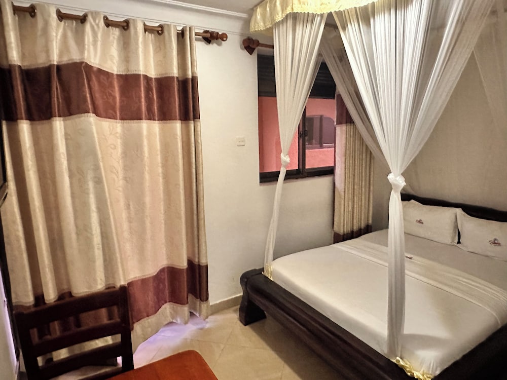 Sienna Beach Hotel Entebbe 25/50